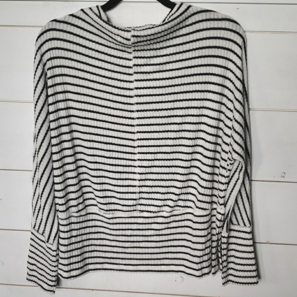 Maurices 24/7 white black striped mock neck dolman womens long sleeve top sz M - Picture 4 of 13